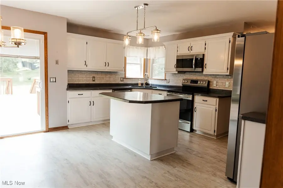 3069 W Castle Nw Circle, Massillon, OH 44647 - Image #2