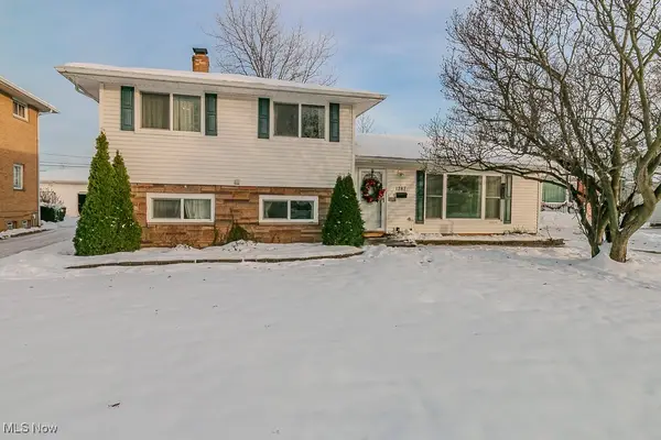 1287 Bonnie Lane, Mayfield Heights, OH 44124