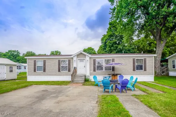 221 Sea Gull Lane, New Philadelphia, OH 44663