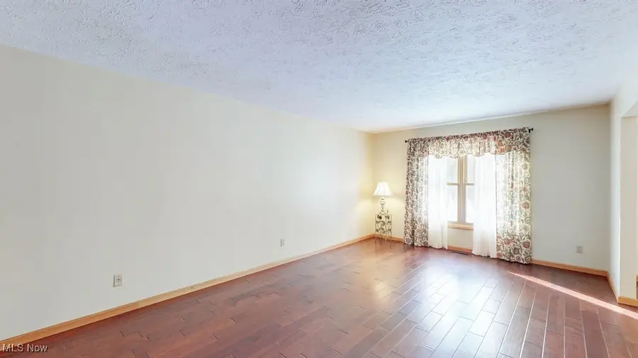 8305 Pebble Creek Court, Chagrin Falls, OH 44023 - Image #3