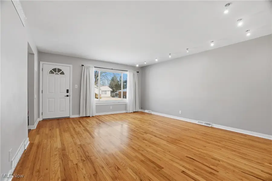 3255 Woodlawn Drive, Parma, OH 44134 - Image #3