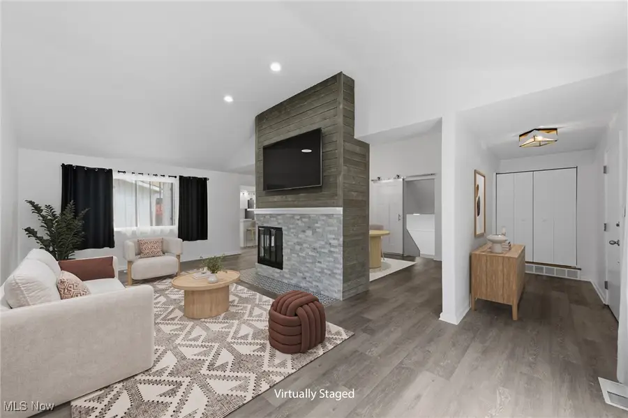 6677 Crenshaw Drive, Parma Heights, OH 44130 - Image #2