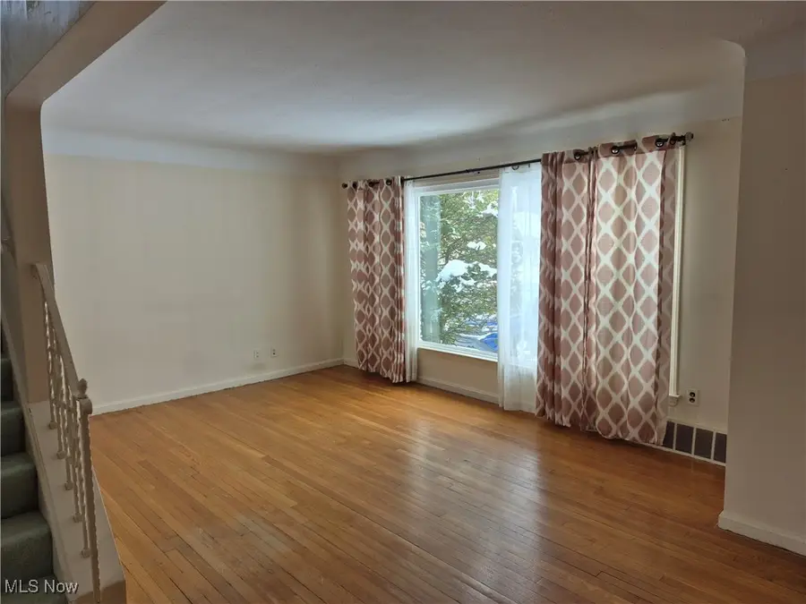 4998 N Barton Road, Lyndhurst, OH 44124 - Image #2