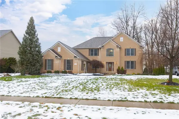 383 Crestwood Drive, Avon Lake, OH 44012