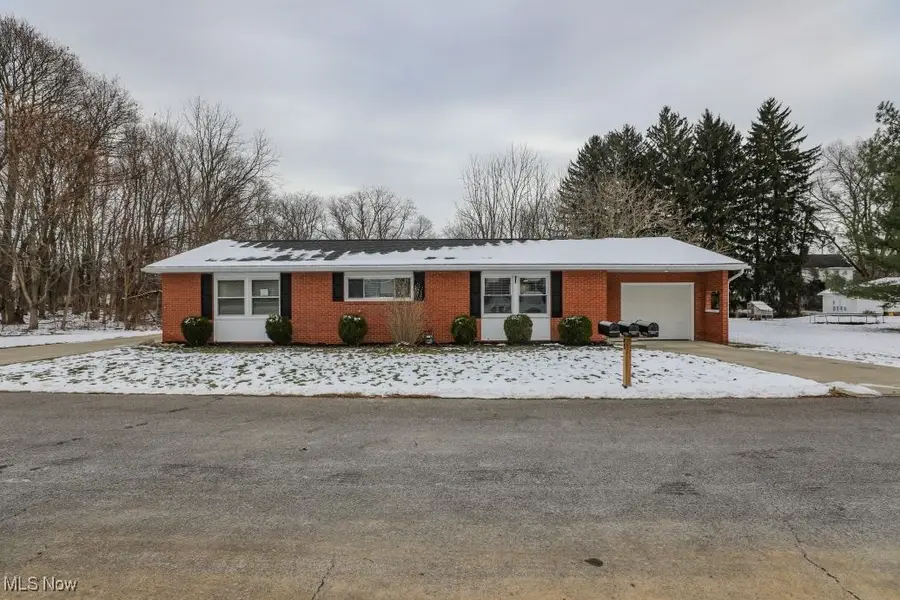 13170 Crestview Nw Circle, Uniontown, OH 44685 - Image #2