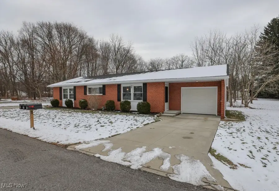 13170 Crestview Nw Circle, Uniontown, OH 44685 - Image #3