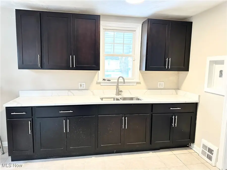 936 Vineshire Road, Cleveland Heights, OH 44121 - #2