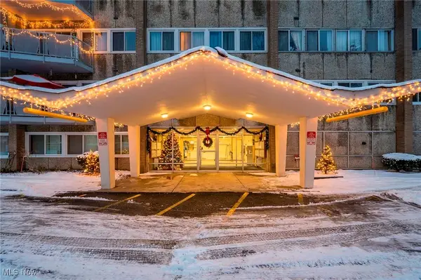 6640 Pearl Road #609, Parma Heights, OH 44130