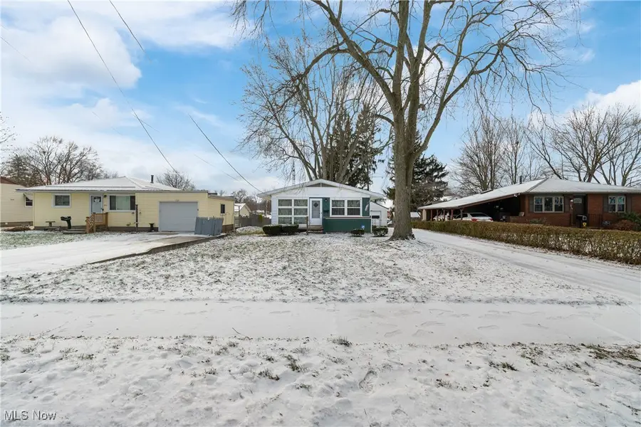 906 Valley Nw Drive, North Canton, OH 44720 - Image #2