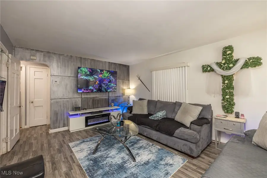 11901 Mortimer Avenue, Cleveland, OH 44111 - Image #3