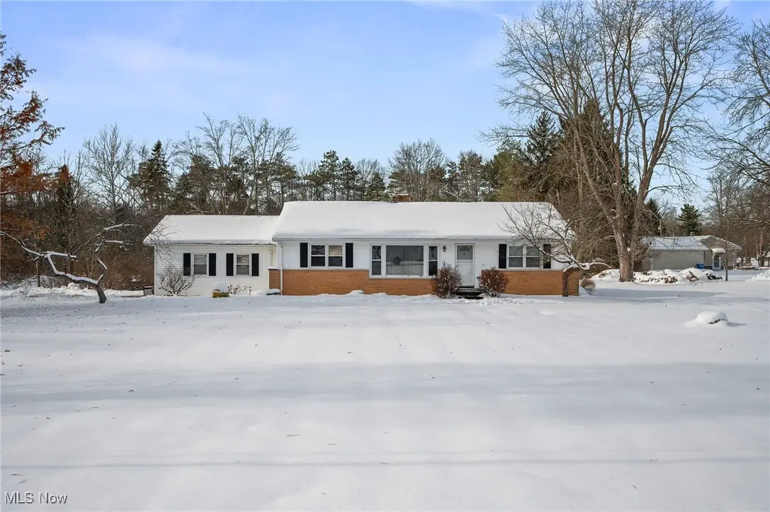 17796 Kenston Lake Drive, Chagrin Falls, OH 44023 - Image #1