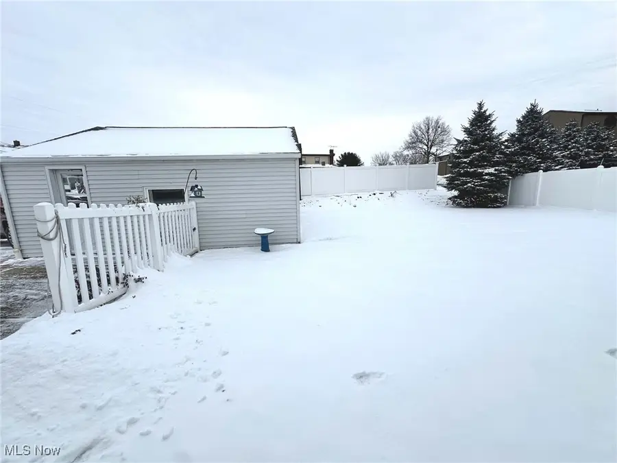 492 Fair Oaks Nw Avenue, North Canton, OH 44720 - Image #3