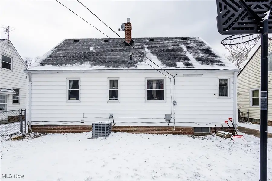 325 E 264th Street, Euclid, OH 44132 - Image #3