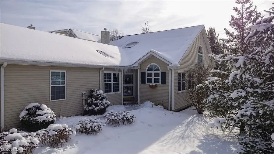 909 Grand View Lane, Aurora, OH 44202 - Image #2