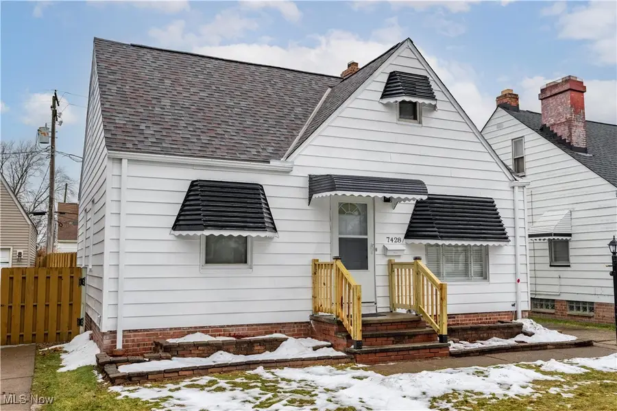 7428 Ira Avenue, Brooklyn, OH 44144 - Image #2