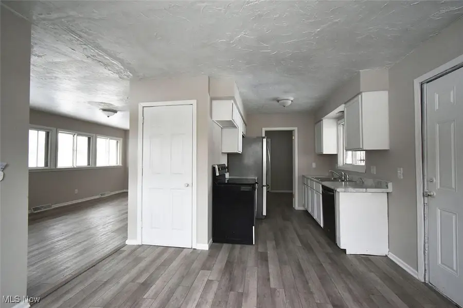 2426 Montgomery Nw Avenue, Warren, OH 44485 - Image #2