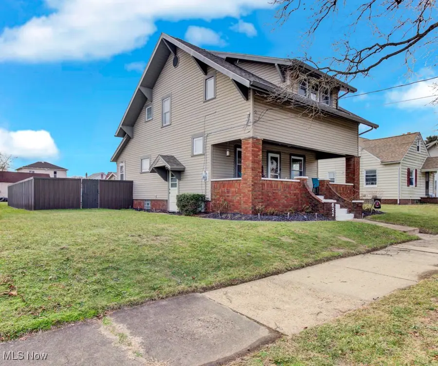 622 W Main Street, Malvern, OH 44644 - Image #2