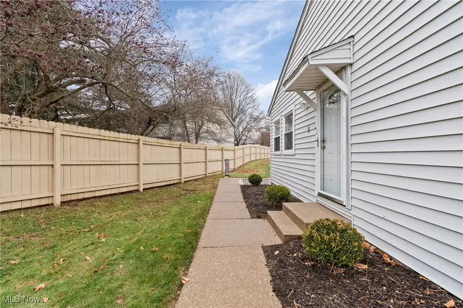 2542 Royal County Down #A, Uniontown, OH 44685 - Image #2