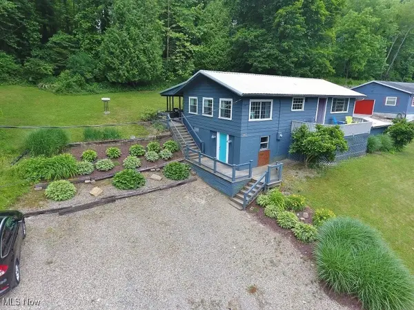 8520 Walnut Sw Street, Sherrodsville, OH 44675