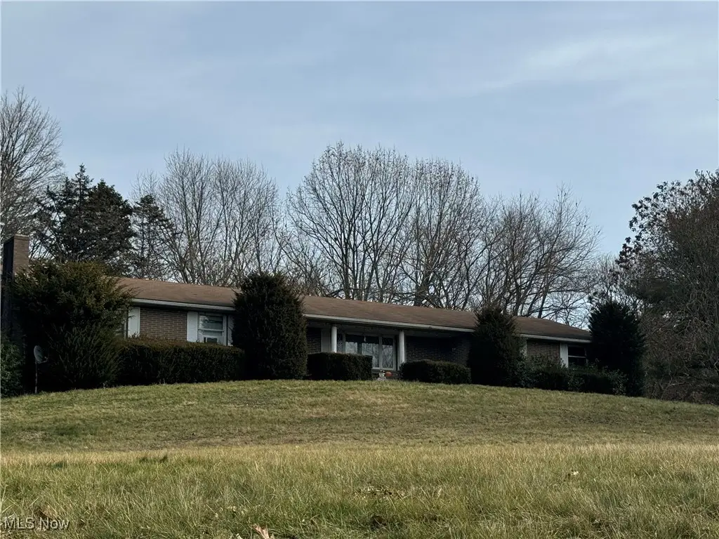 10875 Dolphin Sw Street, Beach City, OH 44608 - Image #1