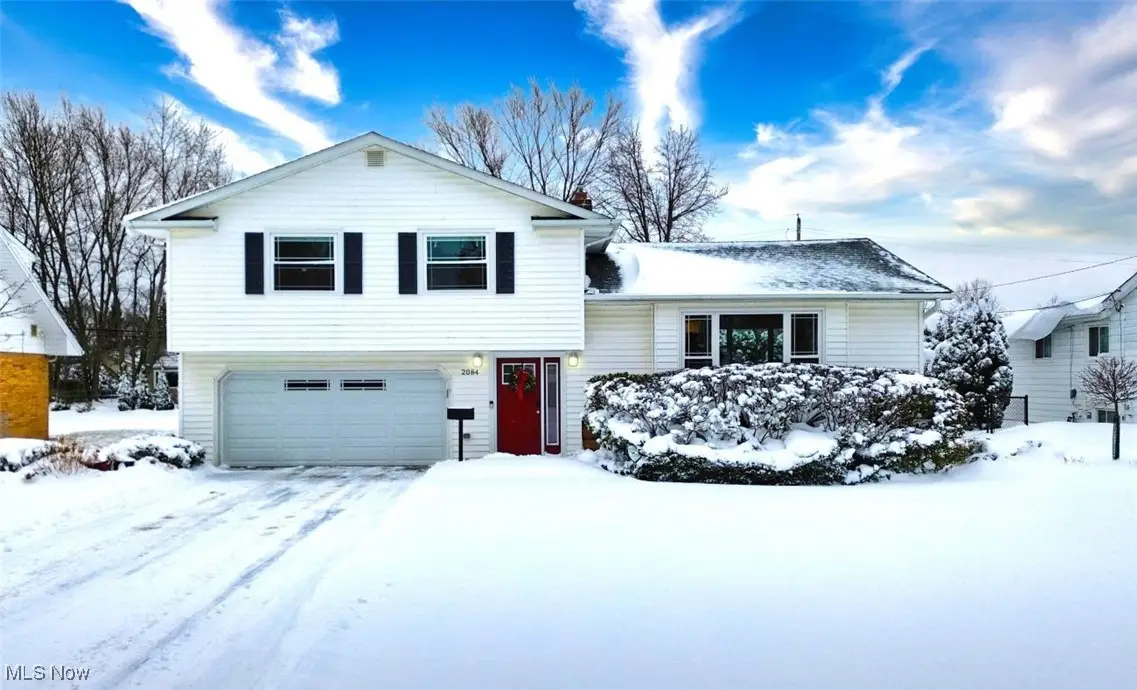 2084 Edenhall Drive, Lyndhurst, OH 44124 - Image #1