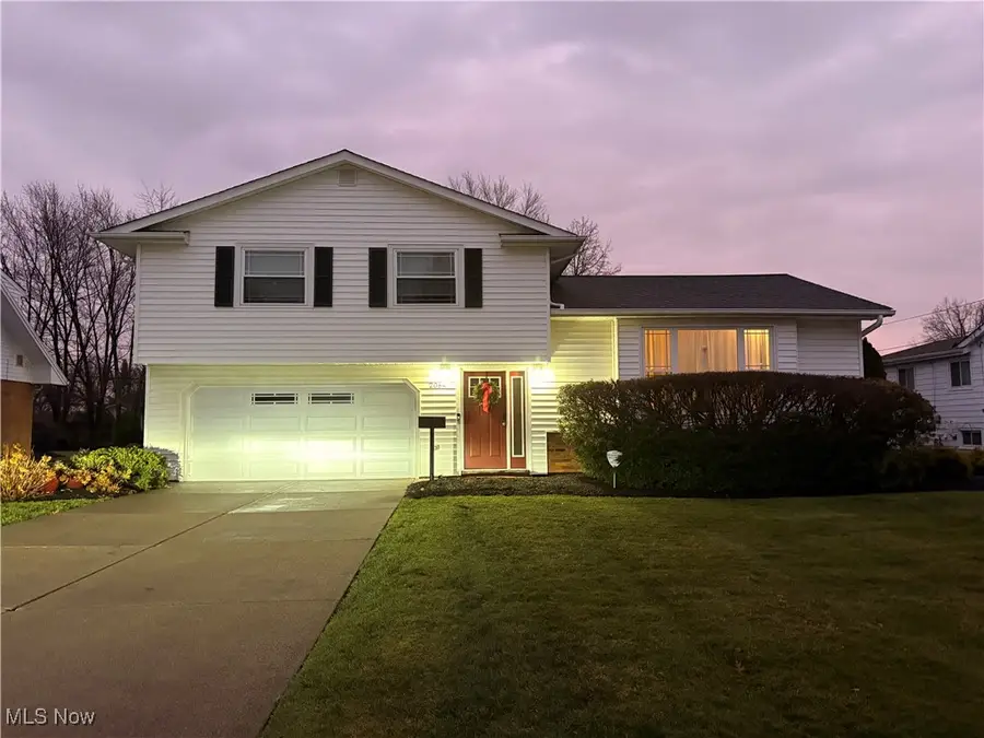 2084 Edenhall Drive, Lyndhurst, OH 44124 - Image #2