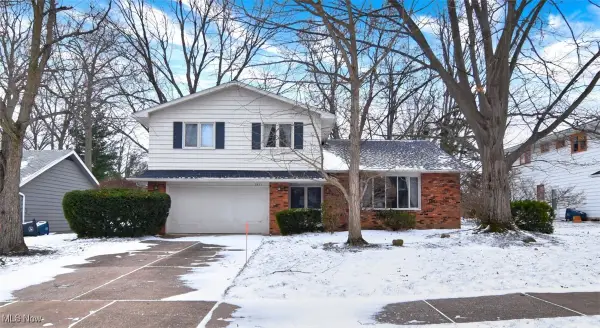 5387 Blue Bell Drive, Lyndhurst, OH 44124