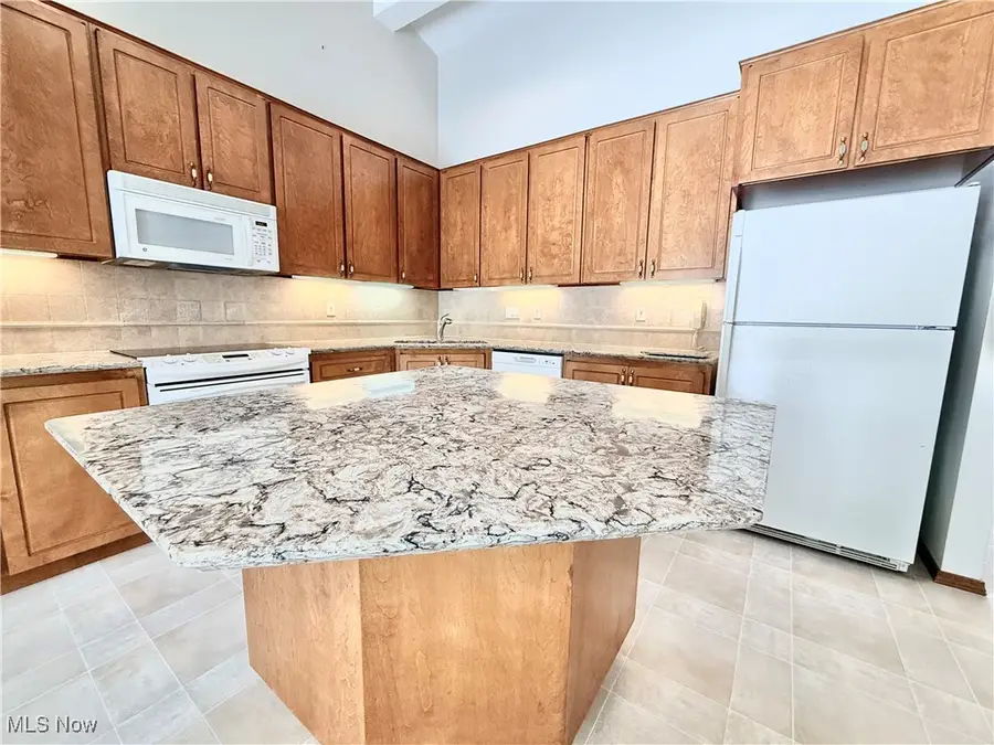 33162 Eagles Glen Court, North Ridgeville, OH 44039 - Image #3