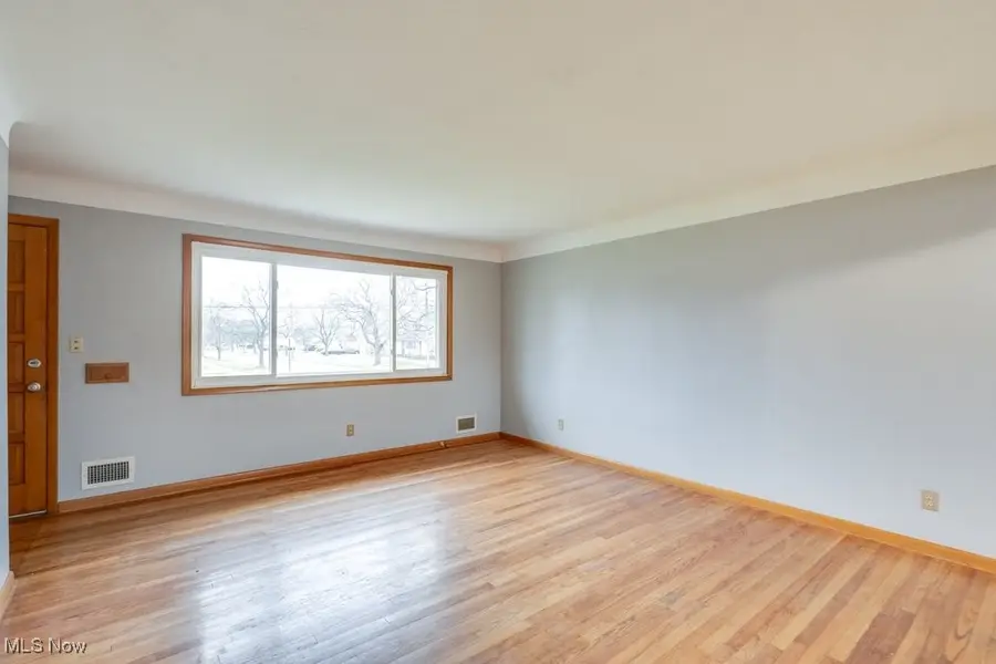 33 Meadowgate Boulevard, Bedford, OH 44146 - Image #2