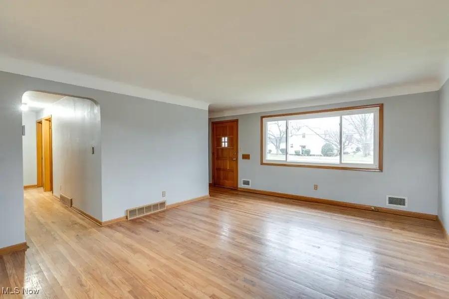 33 Meadowgate Boulevard, Bedford, OH 44146 - Image #3