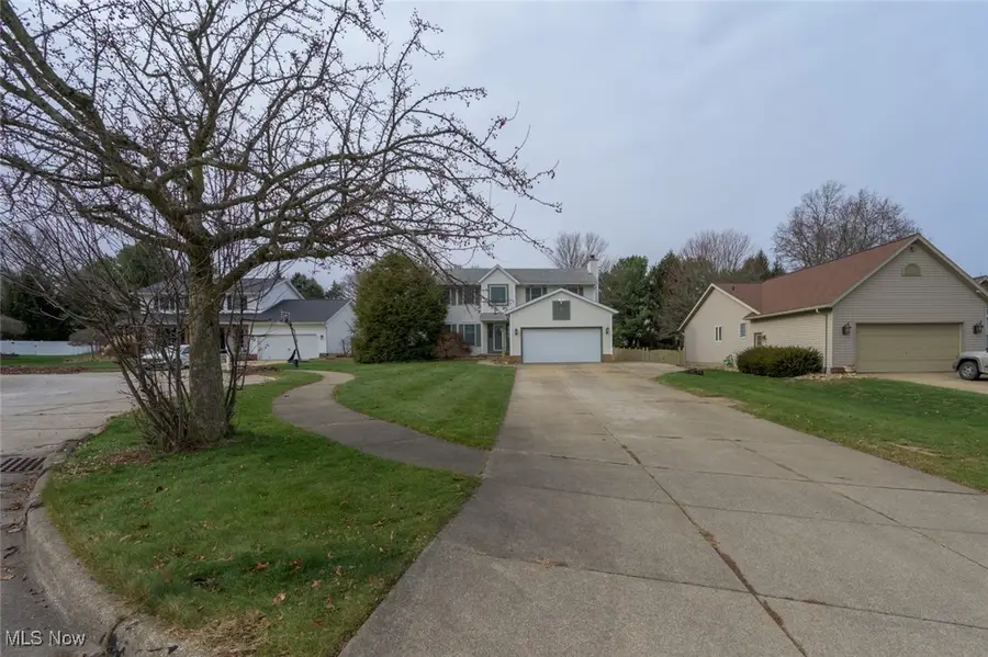 1426 Cherry Wood Circle, Wadsworth, OH 44281 - Image #2