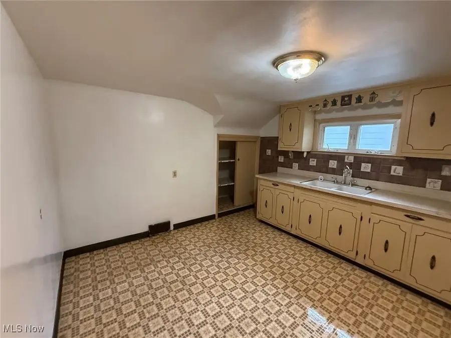 4902 E 109th Street, Cleveland, OH 44125 - #2