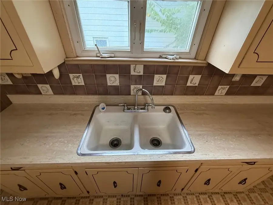 4902 E 109th Street, Cleveland, OH 44125 - #3