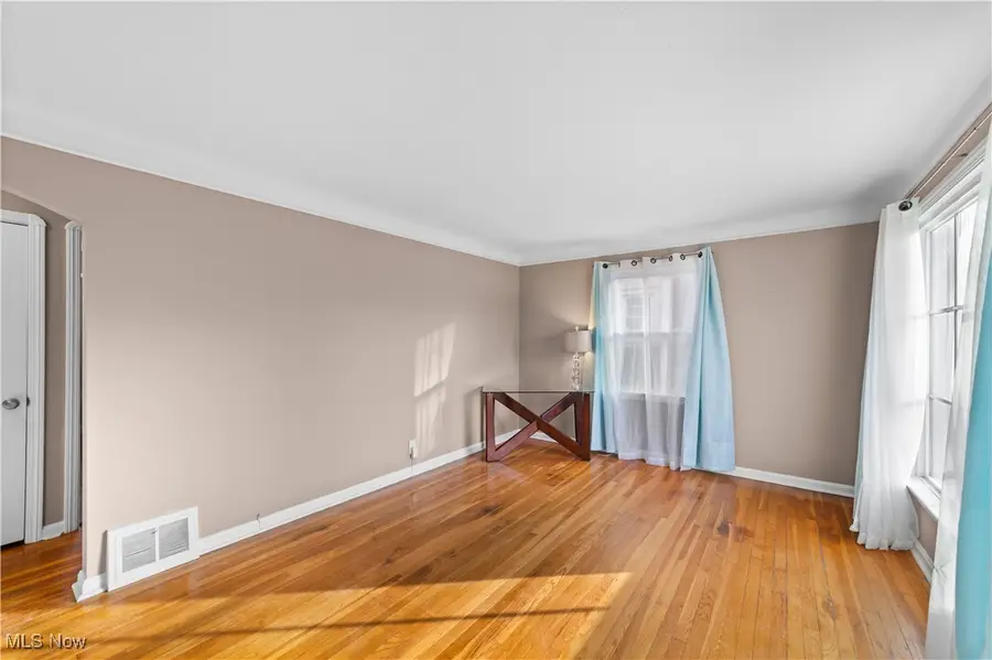 14812 Fernway Avenue, Cleveland, OH 44111 - Image #3