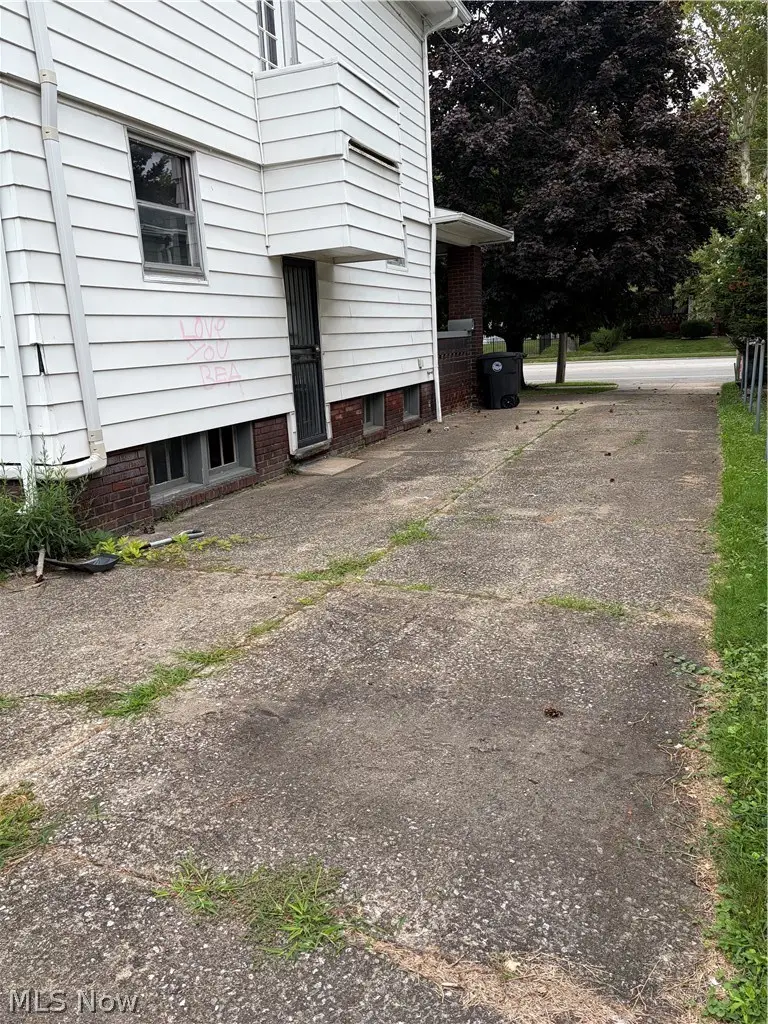 15313 Lake Shore Boulevard, Cleveland, OH 44110 - #2
