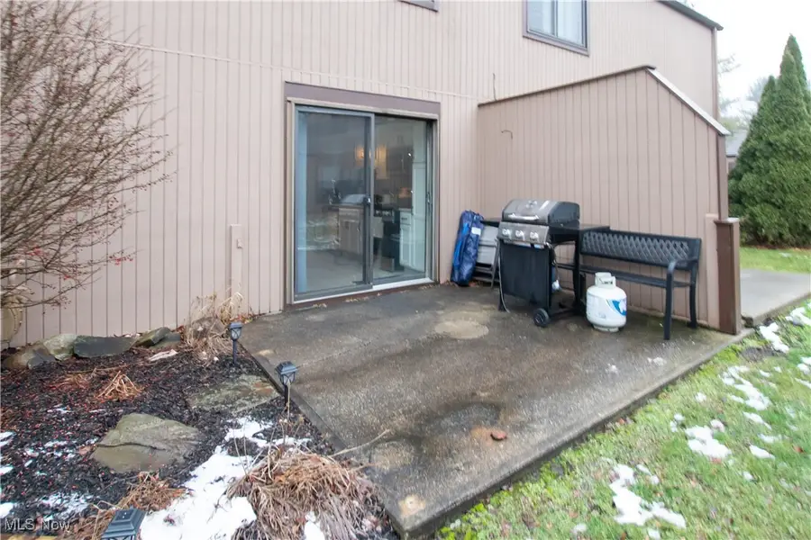 26686 Lake Of The Falls Boulevard, Olmsted Falls, OH 44138 - Image #3