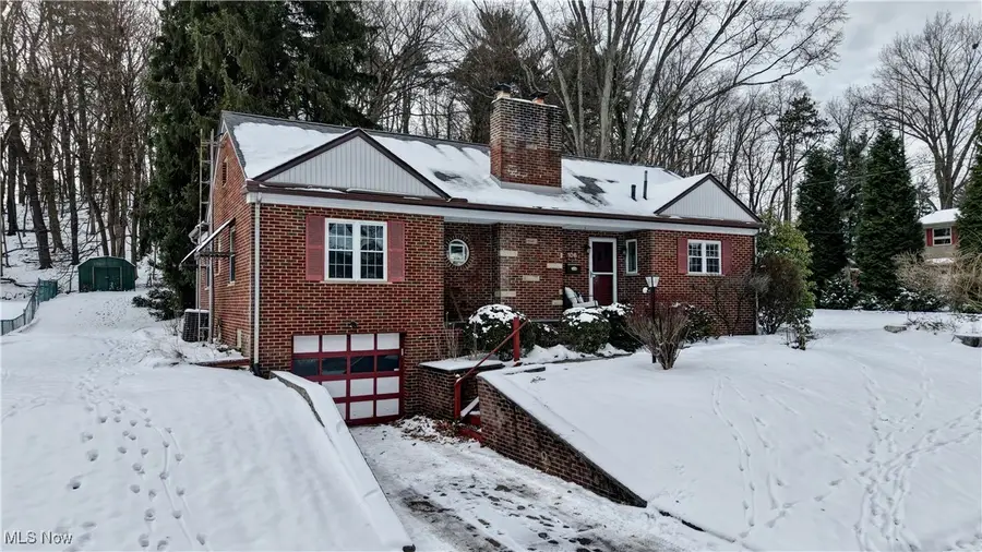 106 Maplecrest Sw Street, North Canton, OH 44720 - Image #2