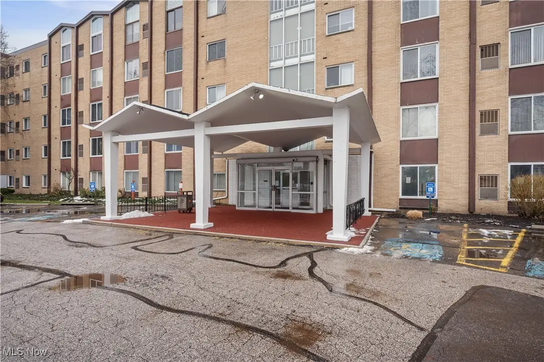 25735 Lorain Road #426, North Olmsted, OH 44070 - Image #1
