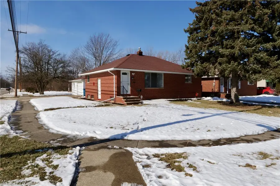 390 Lynne Drive, Sheffield Lake, OH 44054 - #3