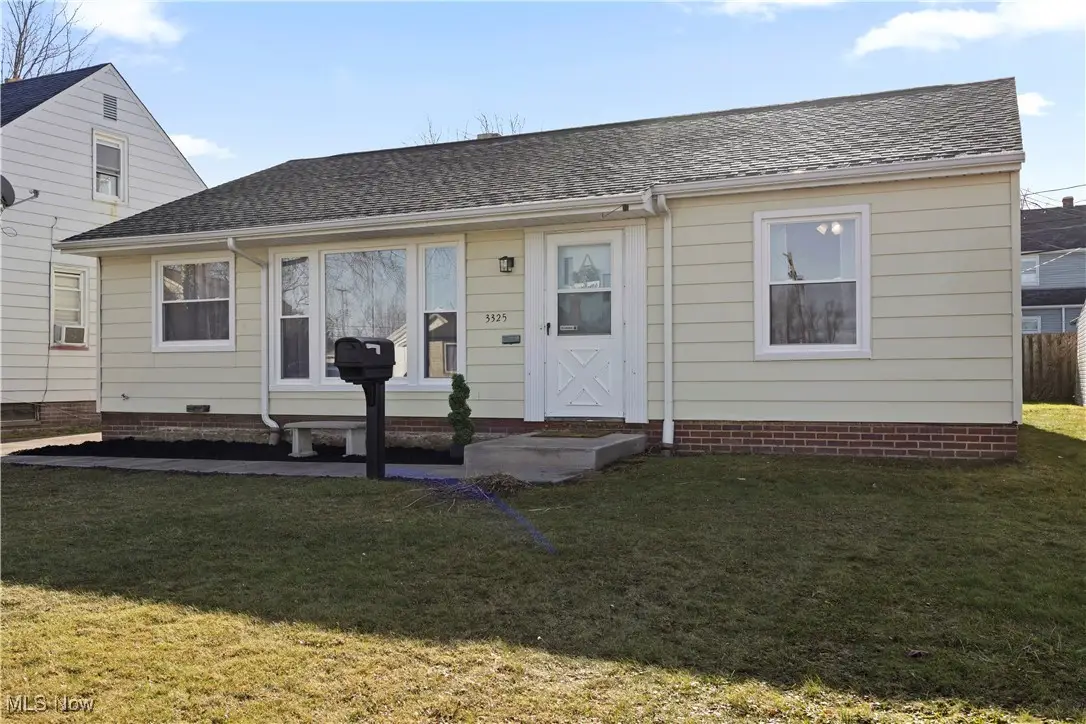 3325 Commonwealth Drive, Parma, OH 44134 - Image #1