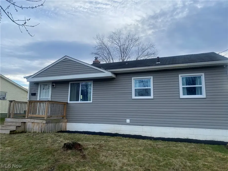 146 Greeley Ln, Youngstown, OH 44405 - Image #2