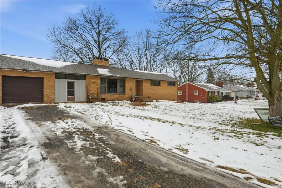 6111 Hollydale Ne Avenue, Canton, OH 44721 - Image #2