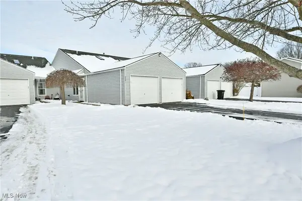 3394 Ivy Hill Circle #E, Cortland, OH 44410