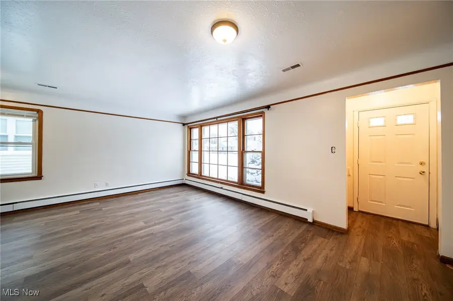 430 E 309th Street, Willowick, OH 44095 - #2