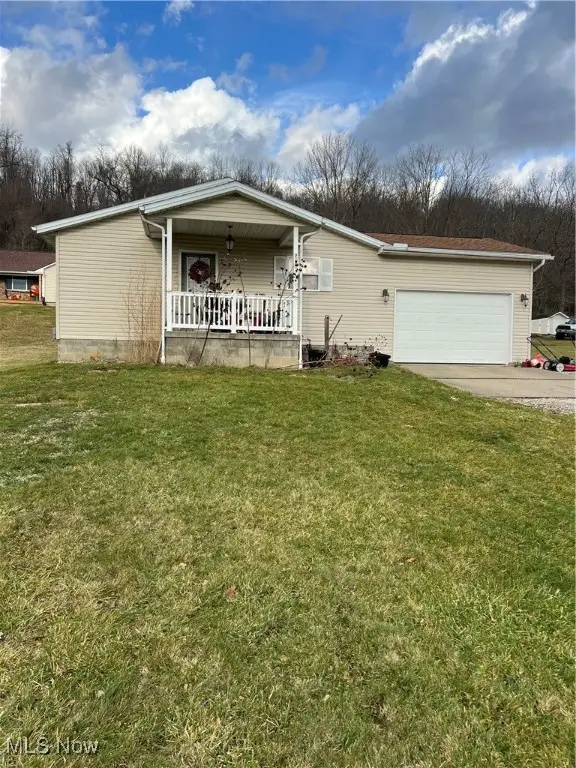 2215 Hilliard Drive, Midvale, OH 44653