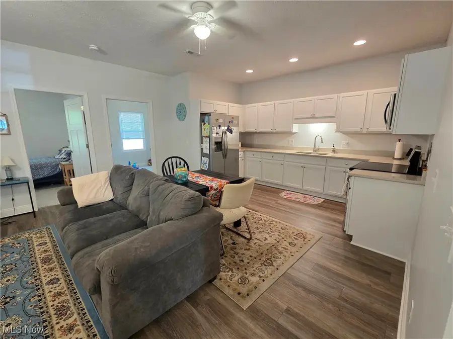 654 Treadway Boulevard, Sheffield Lake, OH 44054 - Image #2