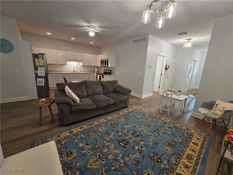 654 Treadway Boulevard, Sheffield Lake, OH 44054 - Image #3