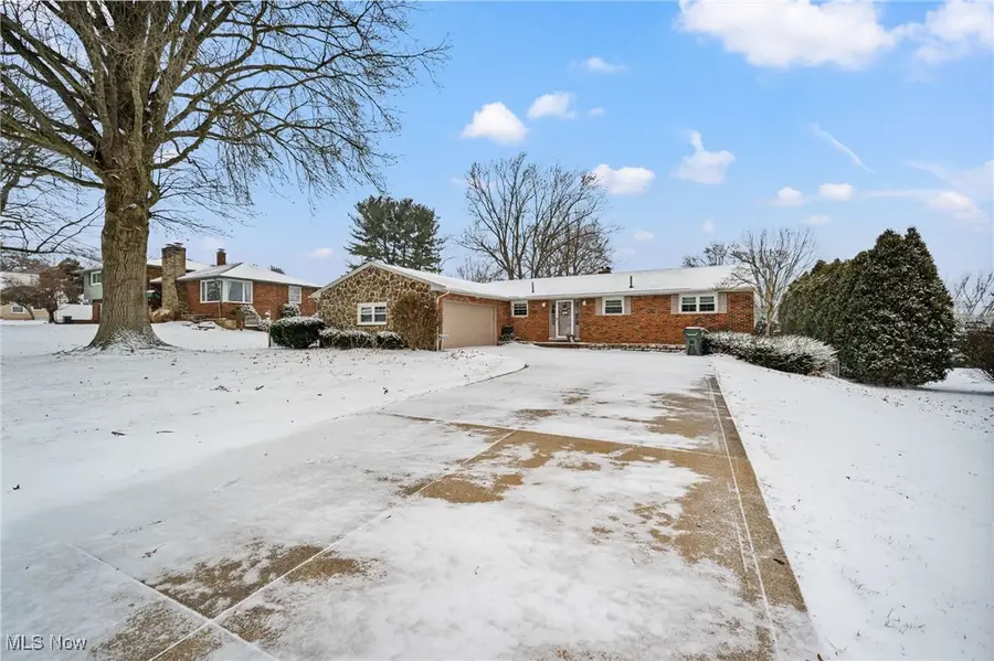 2685 Chaucer Ne Drive, Canton, OH 44721 - Image #2