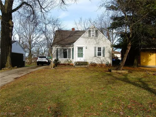 14509 Rockside Road, Maple Heights, OH 44137