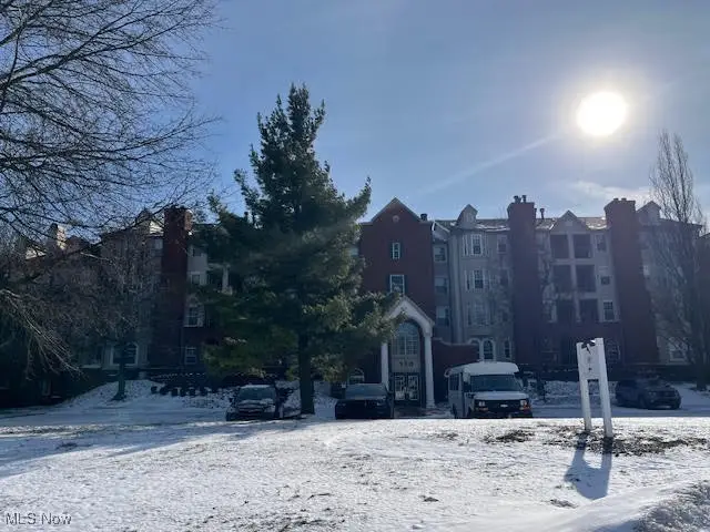 180 Fox Hollow #301, Mayfield Heights, OH 44124 - Image #1